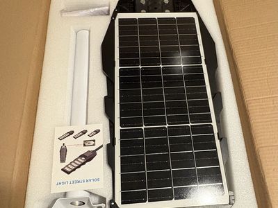 New Open Box 400W Solar Security Street Light
