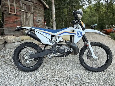 2023 Husqvarna TE300 Heritage Enduro Motorcycle - 109 Hrs, Mousse Bibs, South Bay ECU Reflash