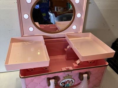 Disney Princess Style Collection Travel Vanity Light Up Make-Up Case Jewelry Box