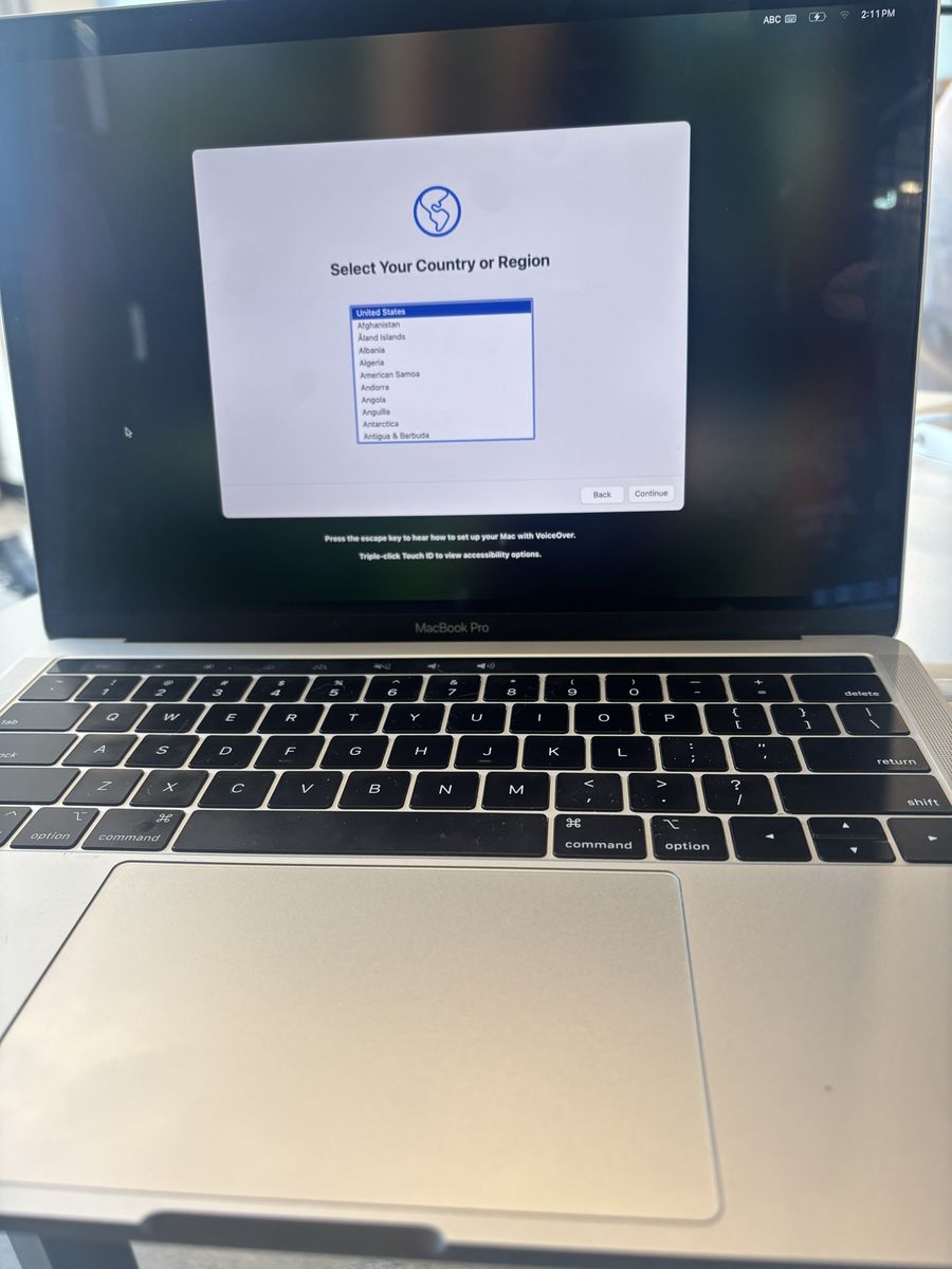 Apple MacBook Pro 13-inch Silver - Touch Bar