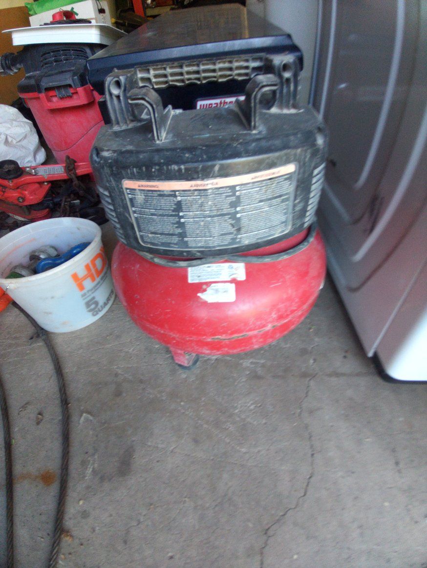 PORTER-CABLE 150 PSI 6 Gallon Pancake Air Compressor 2.6 SCFM