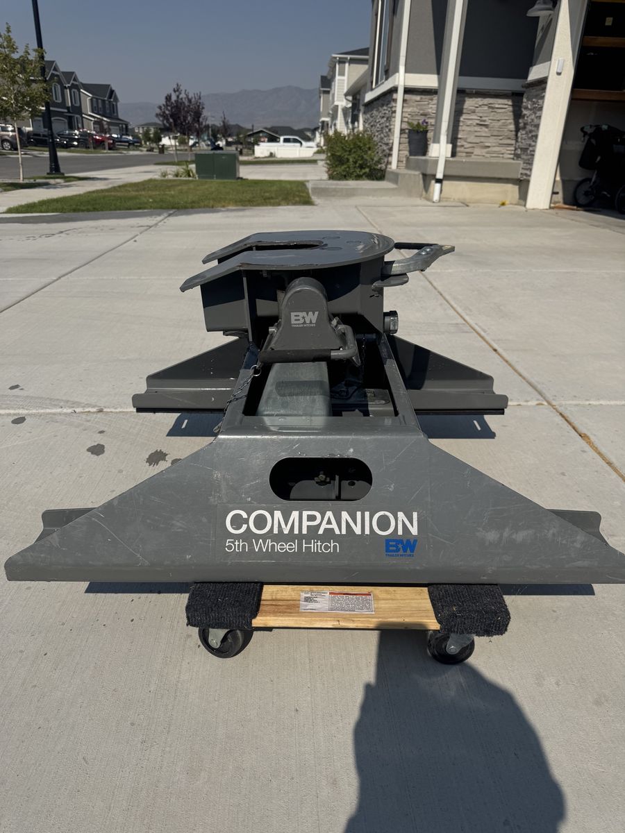 B&W Companion 5th Wheel Trailer Hitch