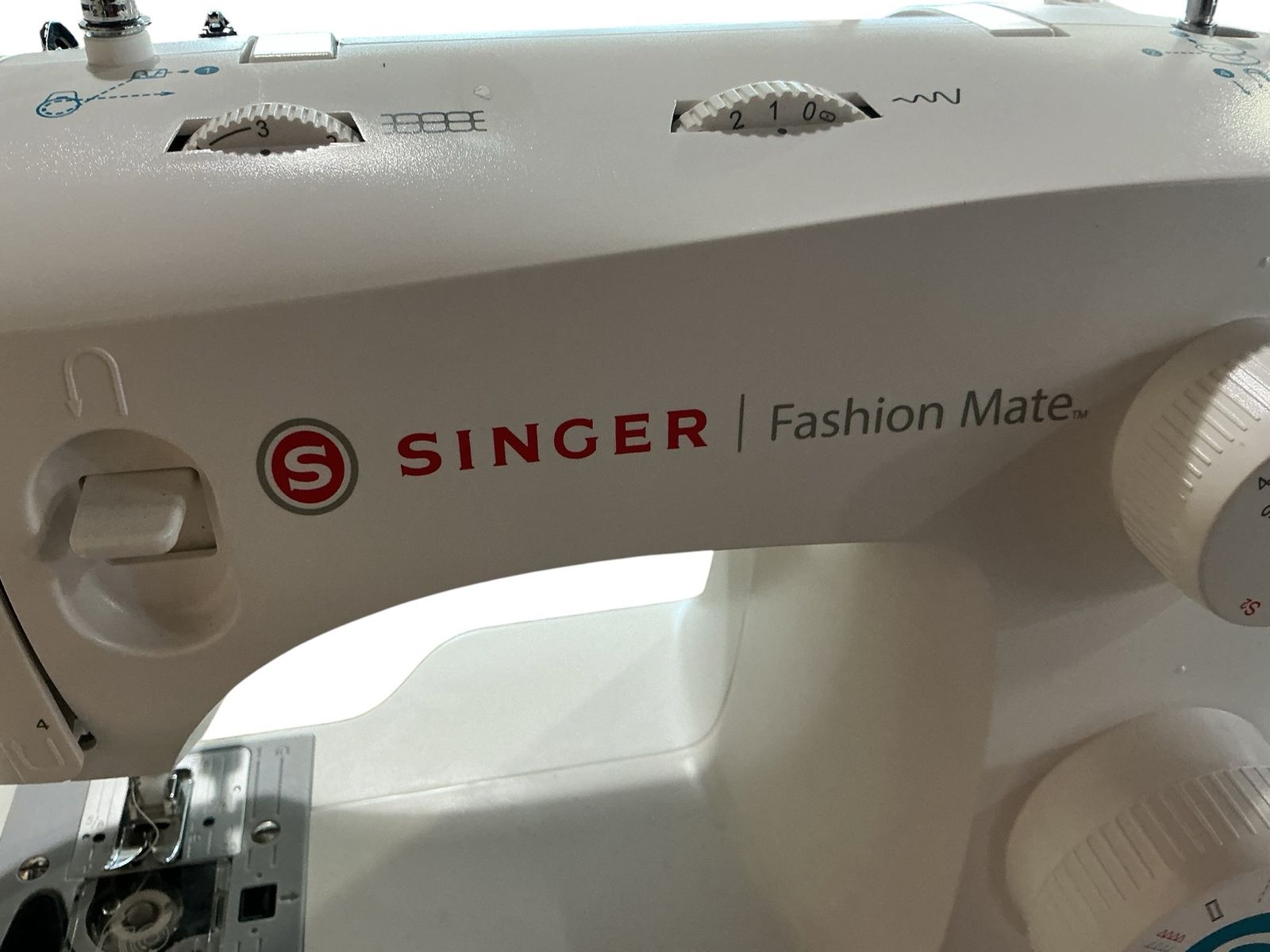 Singer Fashion Mate 3342 Sewing Machine - White E75014200