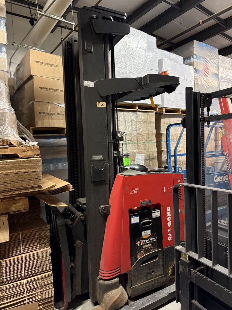 Raymond 750-DR32TT 36V stand-up Reach Forklift
