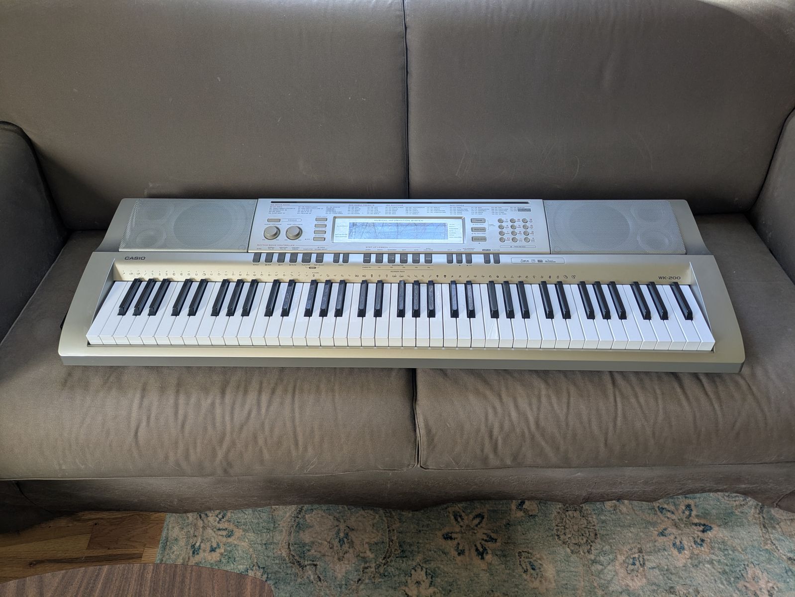 Casio WK-200 Electric Keyboard Piano Synthesizer