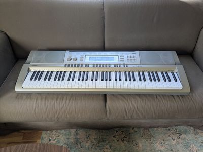 Casio WK-200 Electric Keyboard Piano Synthesizer