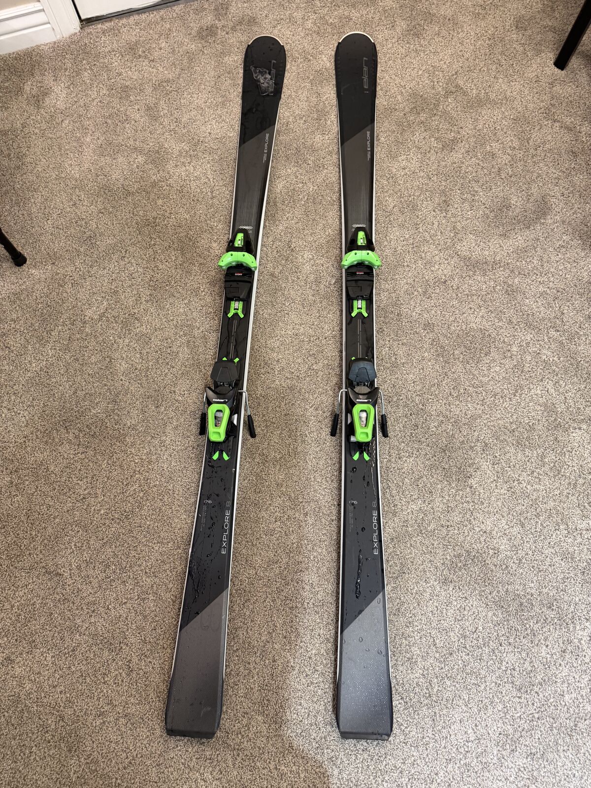 Mens Elan Explore 8 Skis and Elan 10 Bindings