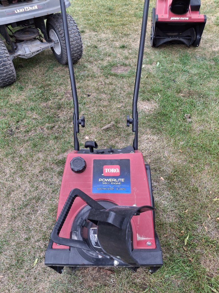Toro Snowblower runs great