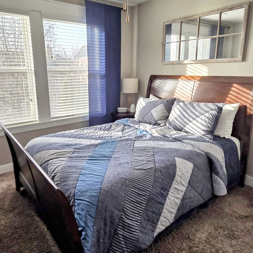 Queen size solid wood sleigh bed