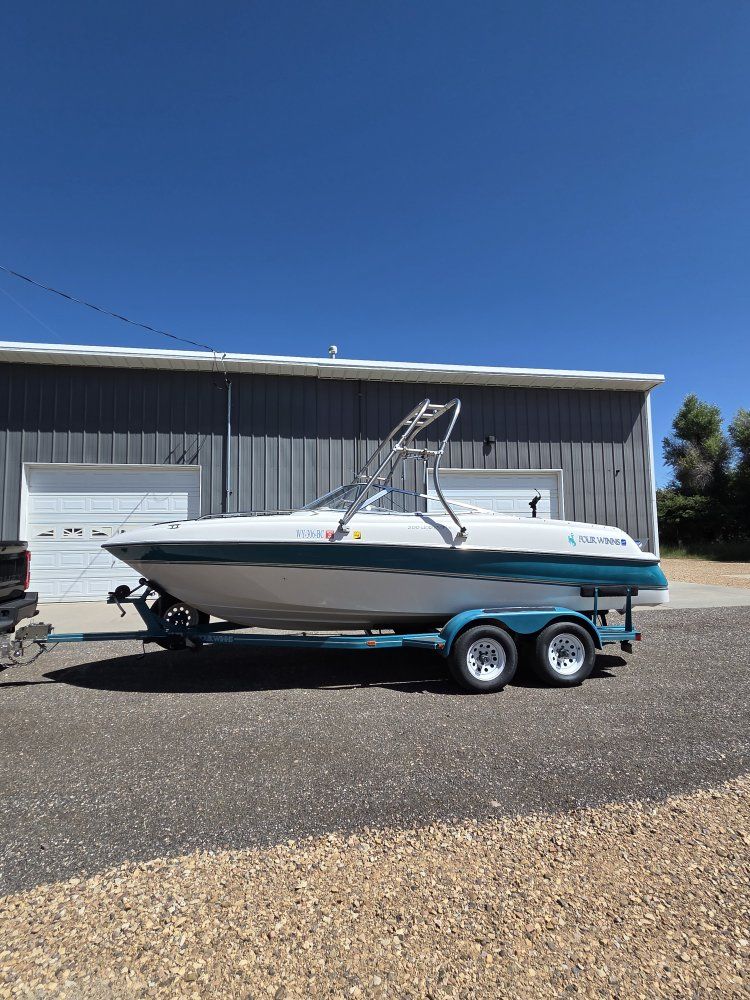 Four Winns 200 Horizon dlx with Tower and Trailer
