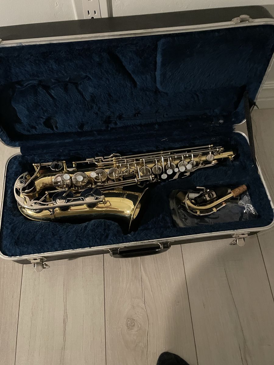 Yamaha Beginner Alto Saxophone YAS-23
