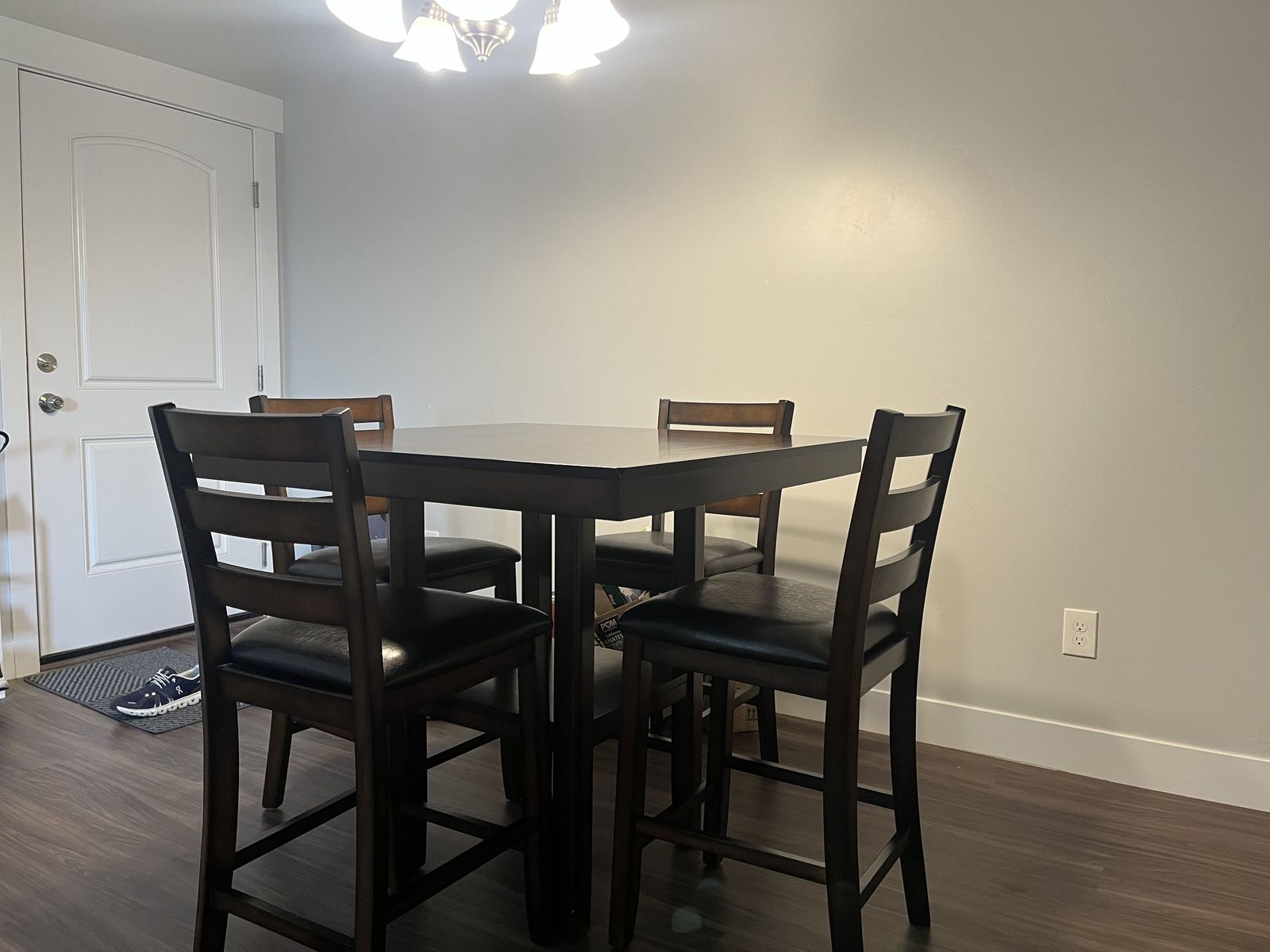 For Sale: Tahoe Mango 5-Piece Counter Height Dining Set - smoke-free/pet-free home