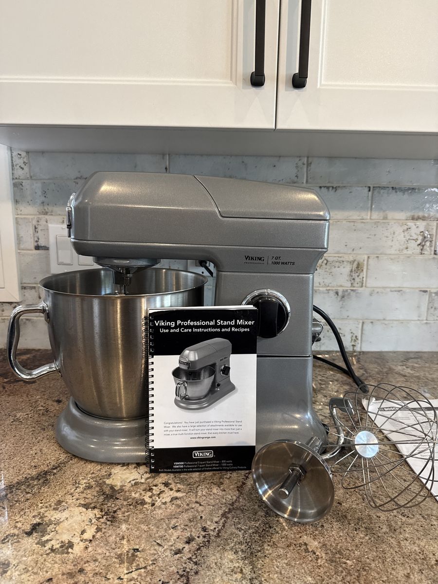 Viking Professional VSM700 7-Quart 1000-Watt Stand Mixer - Gray with Stainless Steel Bowl