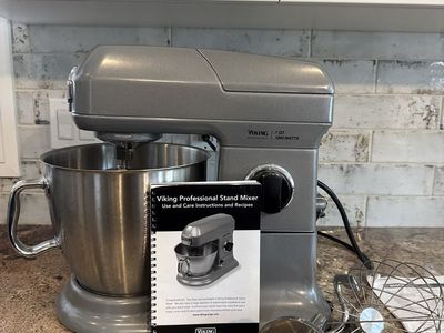 Viking Professional VSM700 7-Quart 1000-Watt Stand Mixer - Gray with Stainless Steel Bowl