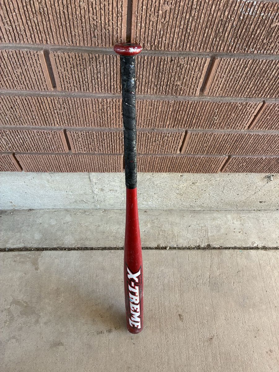 Easton Bat 34in 28oz 2 1/4 diameter sotball bat