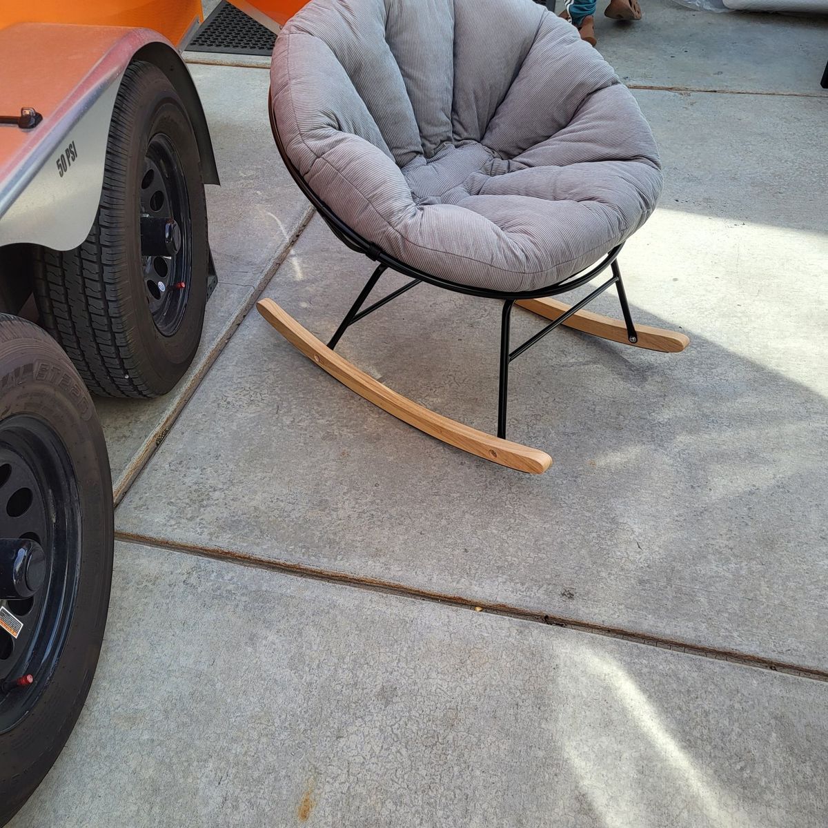 Indoor/Outdoor Papasan Rocking Chair*