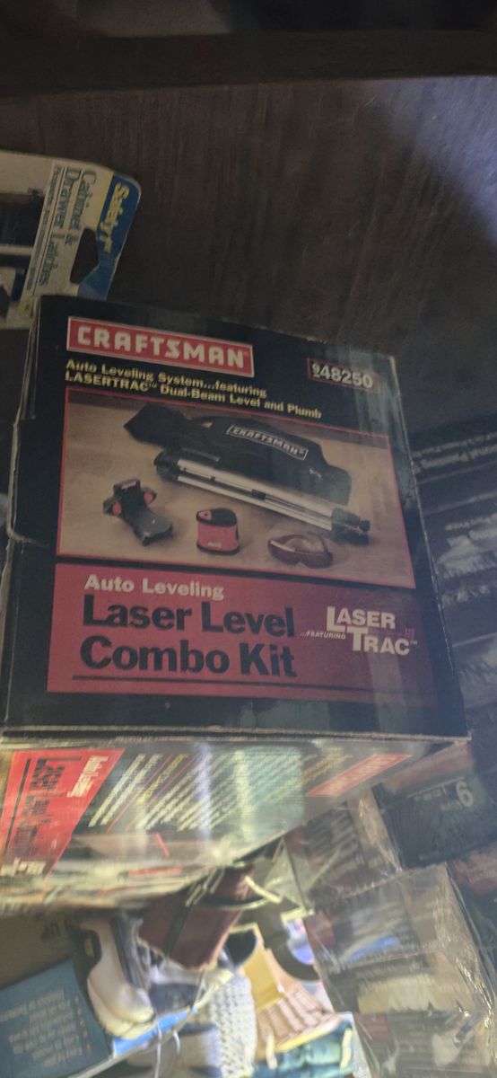 Craftsman Laser Leveling System with Laser Trac & Tripod Zippered Case