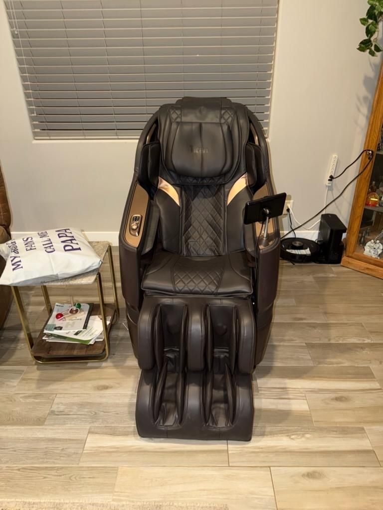 Titan TP E4 D Massage Chair - lightly used
