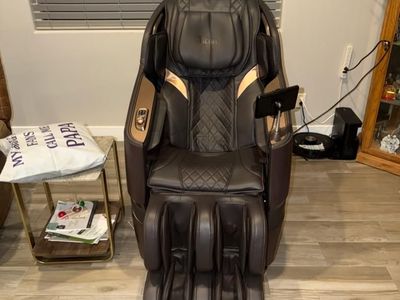 Titan TP E4 D Massage Chair - lightly used