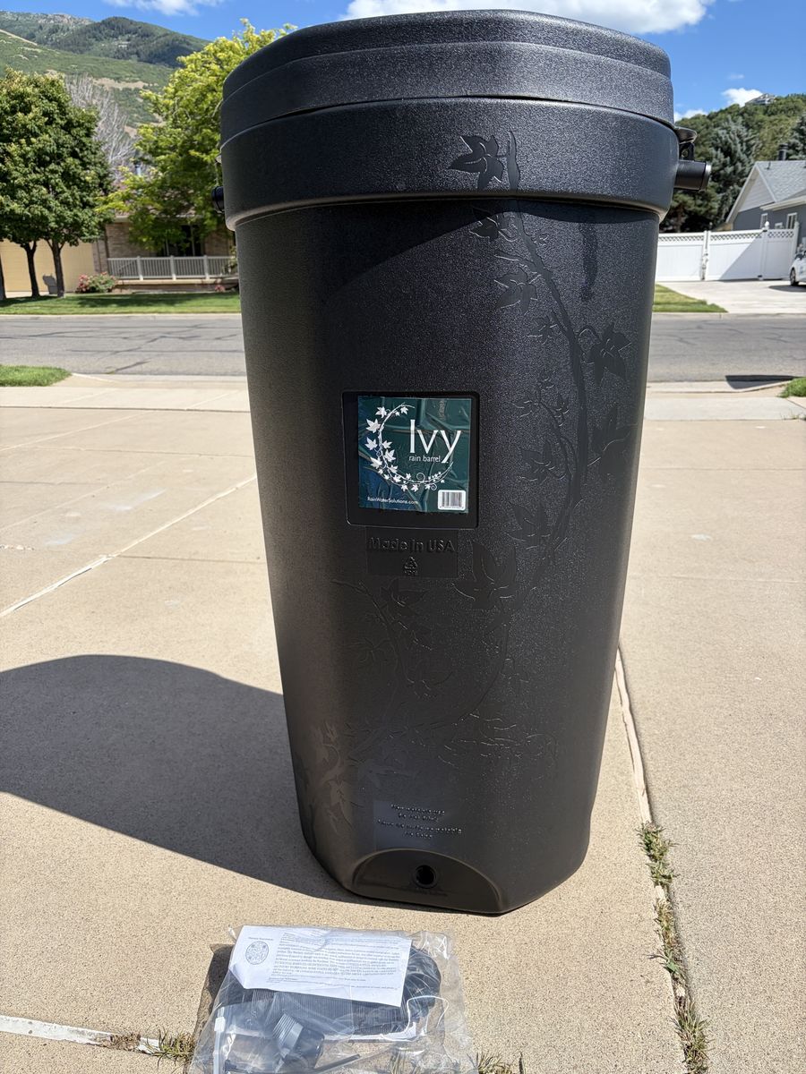 Ivy rain barrel 50 gallon new