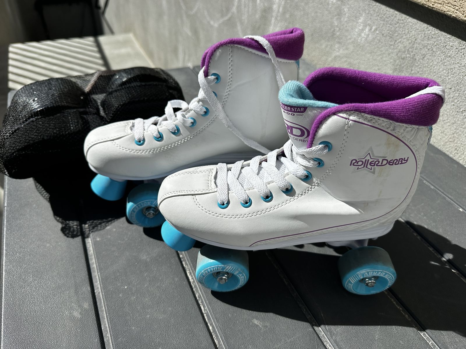 Roller Derby Rollerskate Size 7W With Accessories