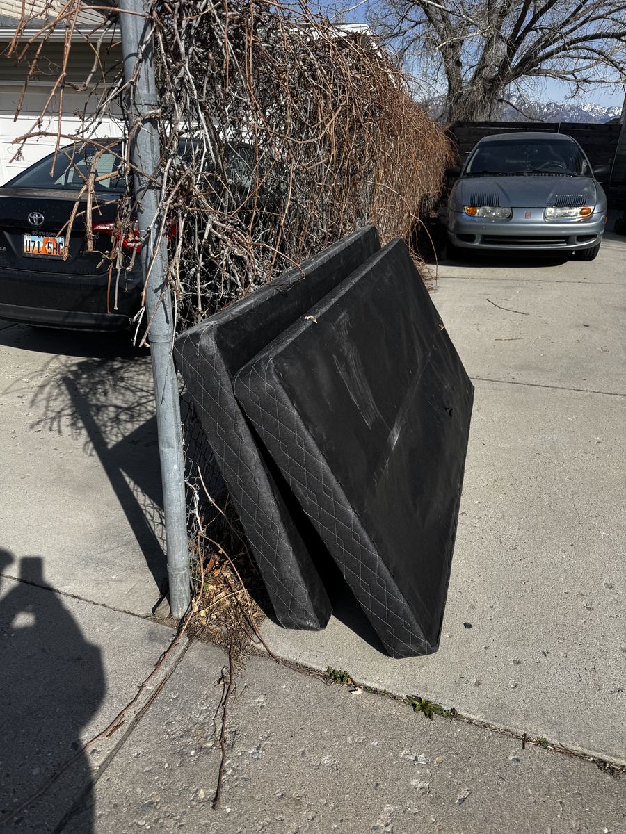 Free Twin Xl 5 Inch Box springs