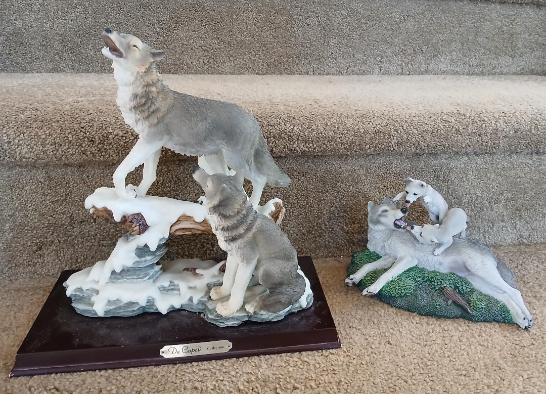 de Capoli Collection Wolves Figurines on Snowy Rock