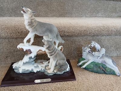 de Capoli Collection Wolves Figurines on Snowy Rock