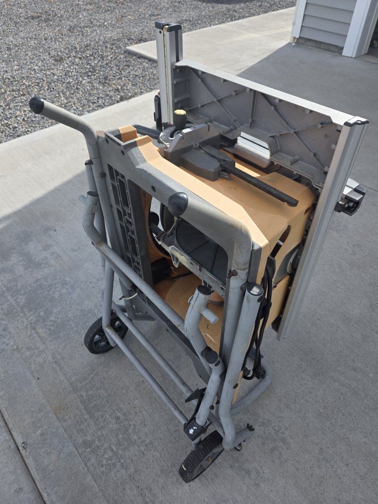 Rigid R4510 10-in 15 amp Jobsite Table Saw with Folding Stand (Bad motor)