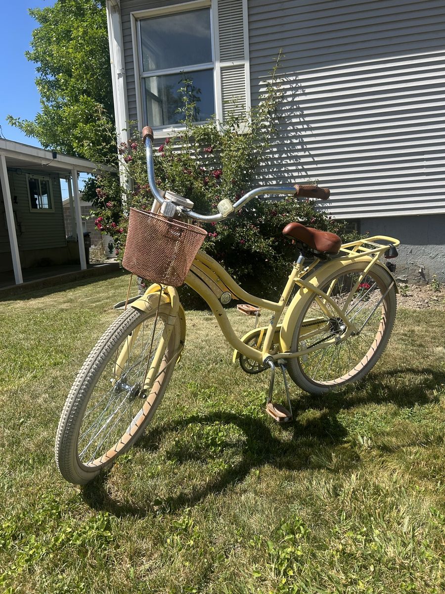 Huffy Ben Lusso Women’s Beach Bike
