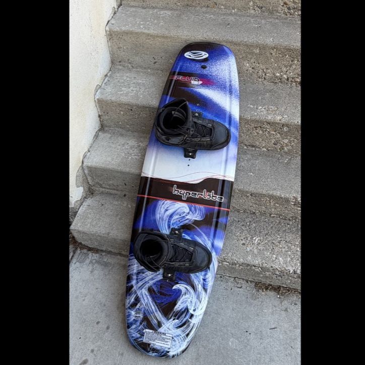 Hyperlite Fluid 137cm Wakeboard w/ Bindings
