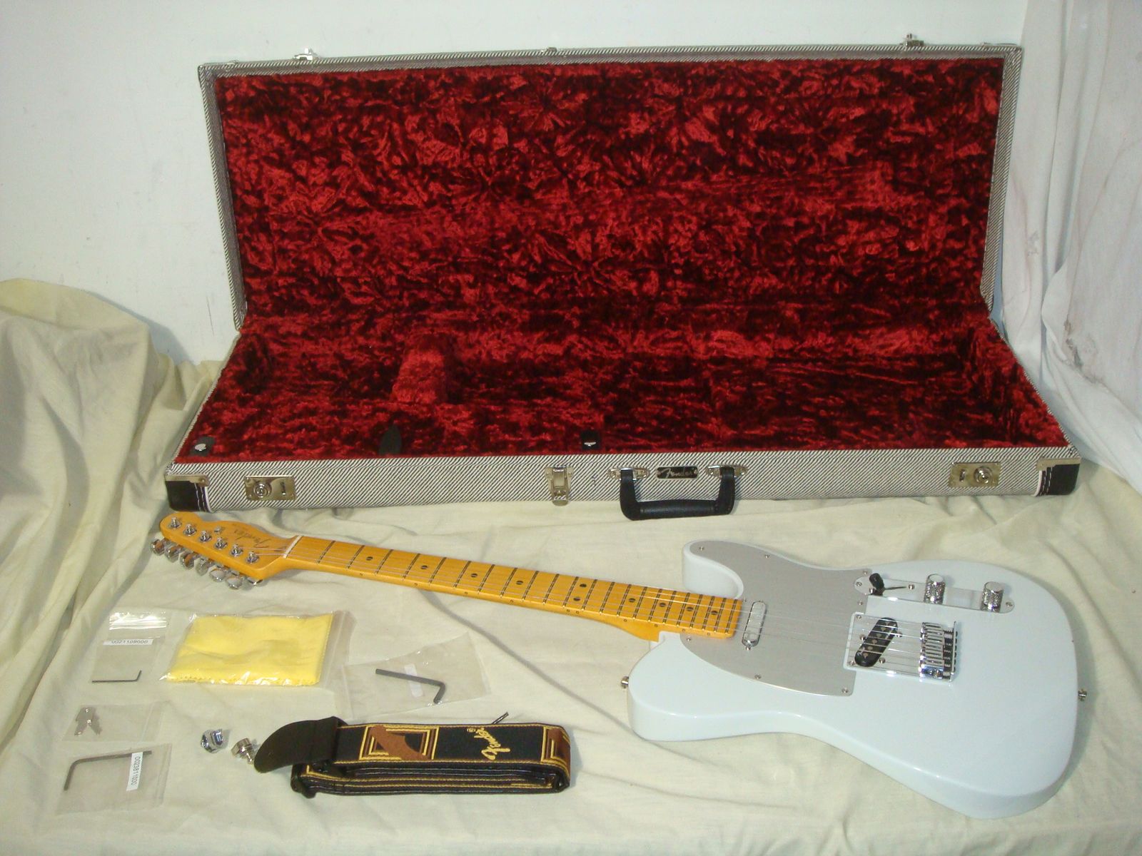 FENDER AMERICAN ULTRA II TELECASTER ELECTRIC GUITAR W MAPLE FINGERBOARD -AVALANCHE -READ!