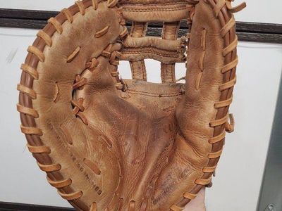 Nike First Base Baseball Mitt - LHT Left Hand Throw