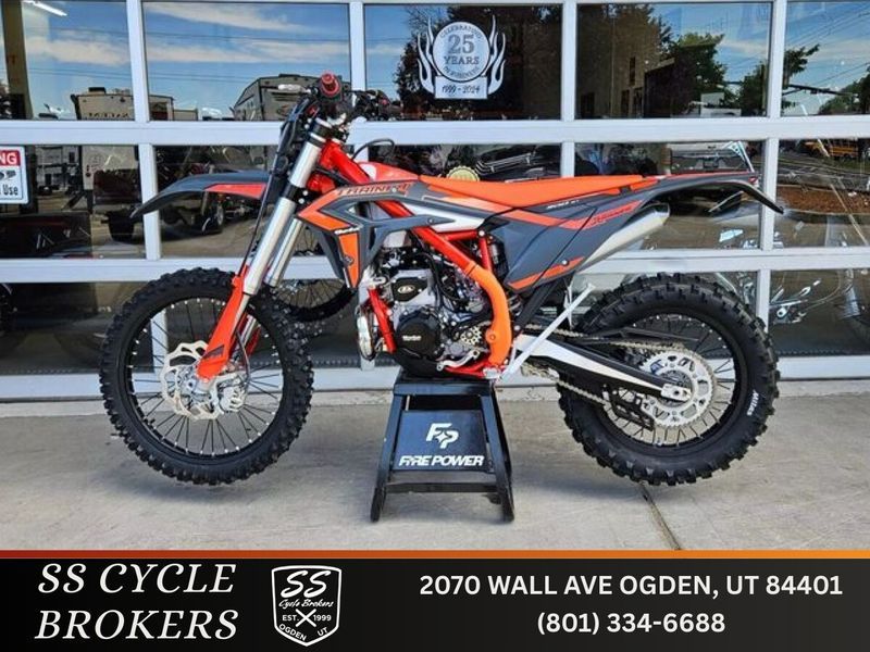 2025 BETA 300 X TRAINER