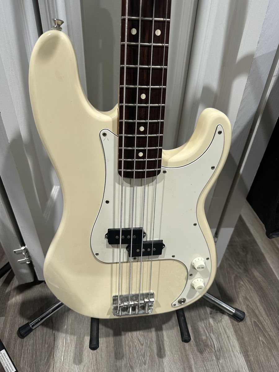 Made in Mexico Fender P Bass