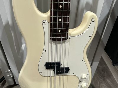 Made in Mexico Fender P Bass