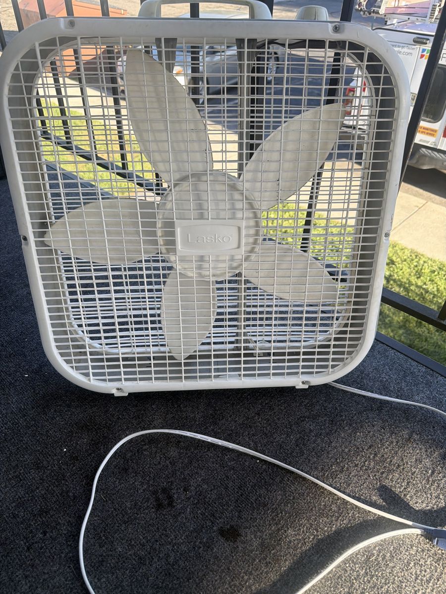 Lasko Box Fan White Used