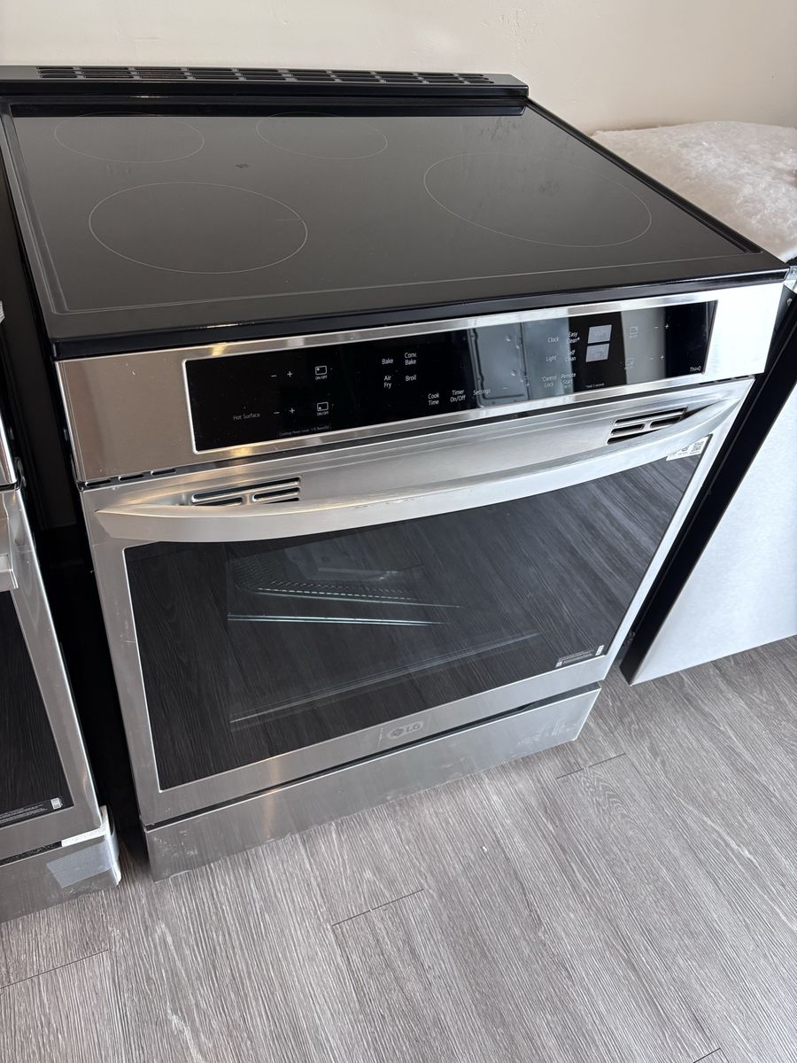 New LG 30in.wide Induction range w/Air fry