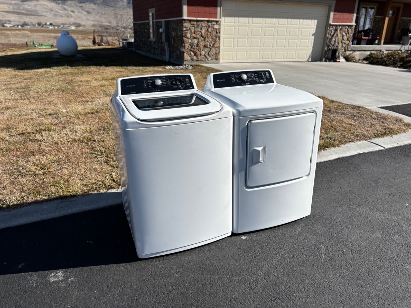 Frigidaire Washer & Propane Dryer Set – Like New – Light Use