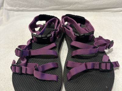 Teva women’s size 8 purple lightly used sports sandals