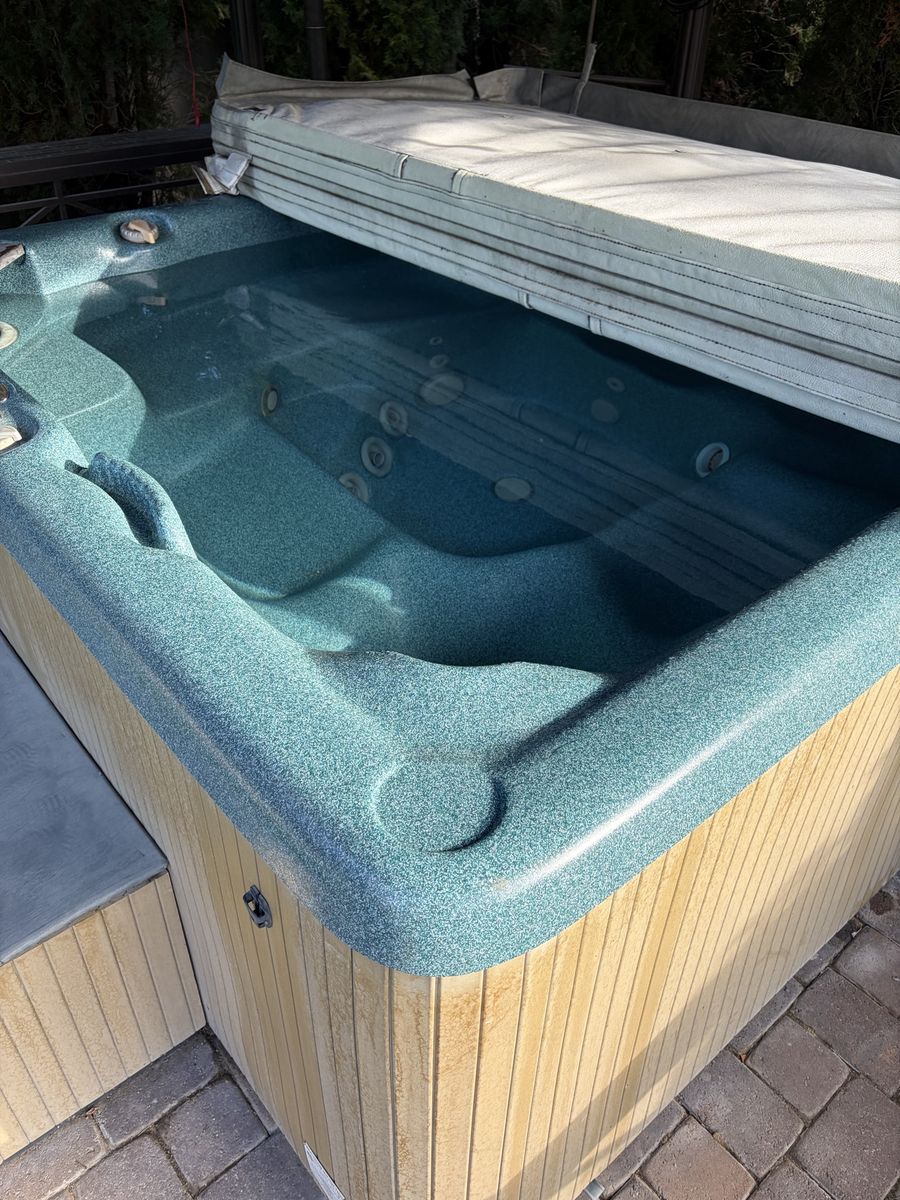 Outdoor Hot Tub Spa with Hard Cover