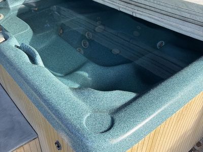 Outdoor Hot Tub Spa with Hard Cover