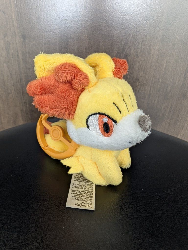 Pokémon Center Fennekin Keychain