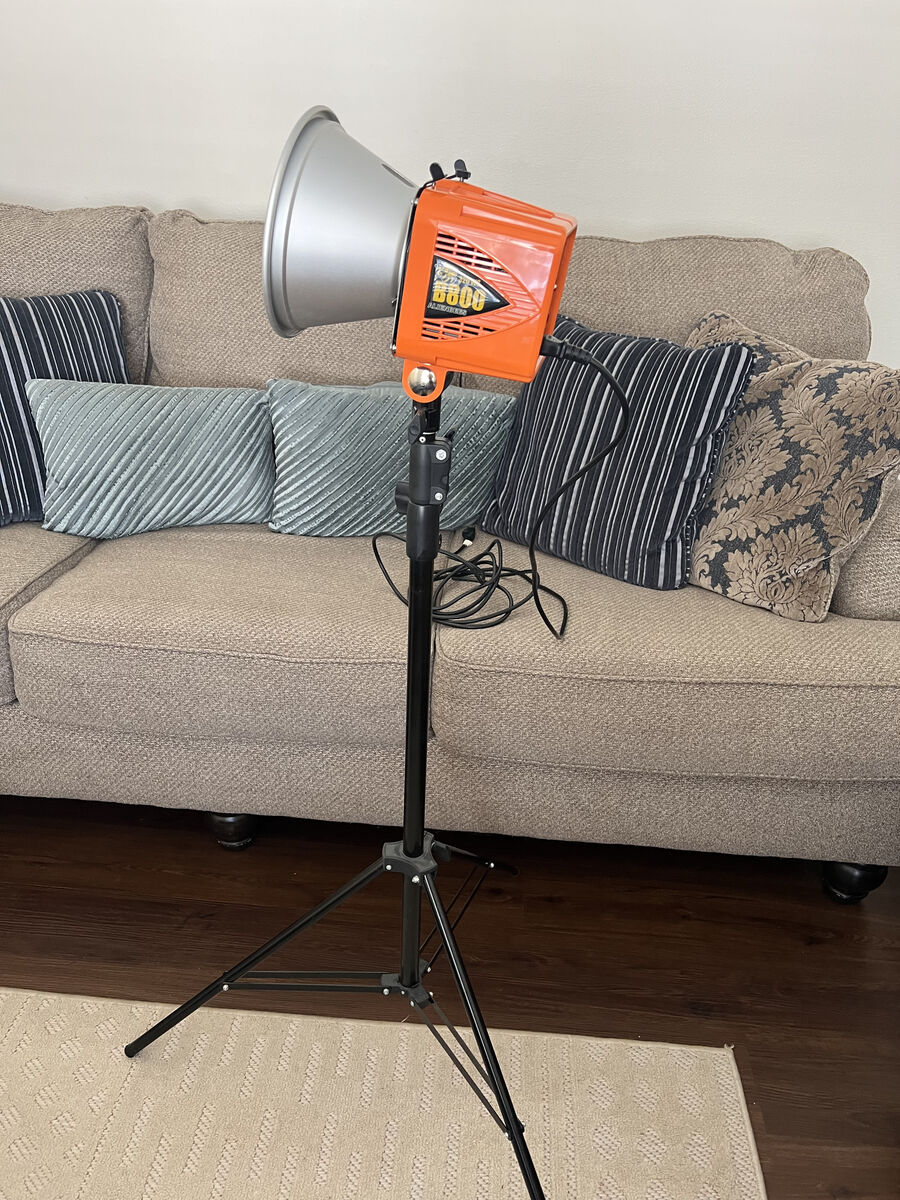 AlienBees B800 Studio Strobe – 320Ws (Paul C. Buff)