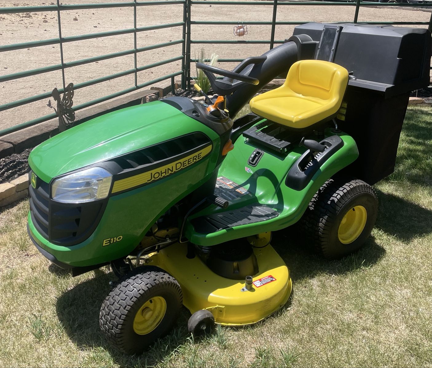 John Deere E110 riding lawn tractor