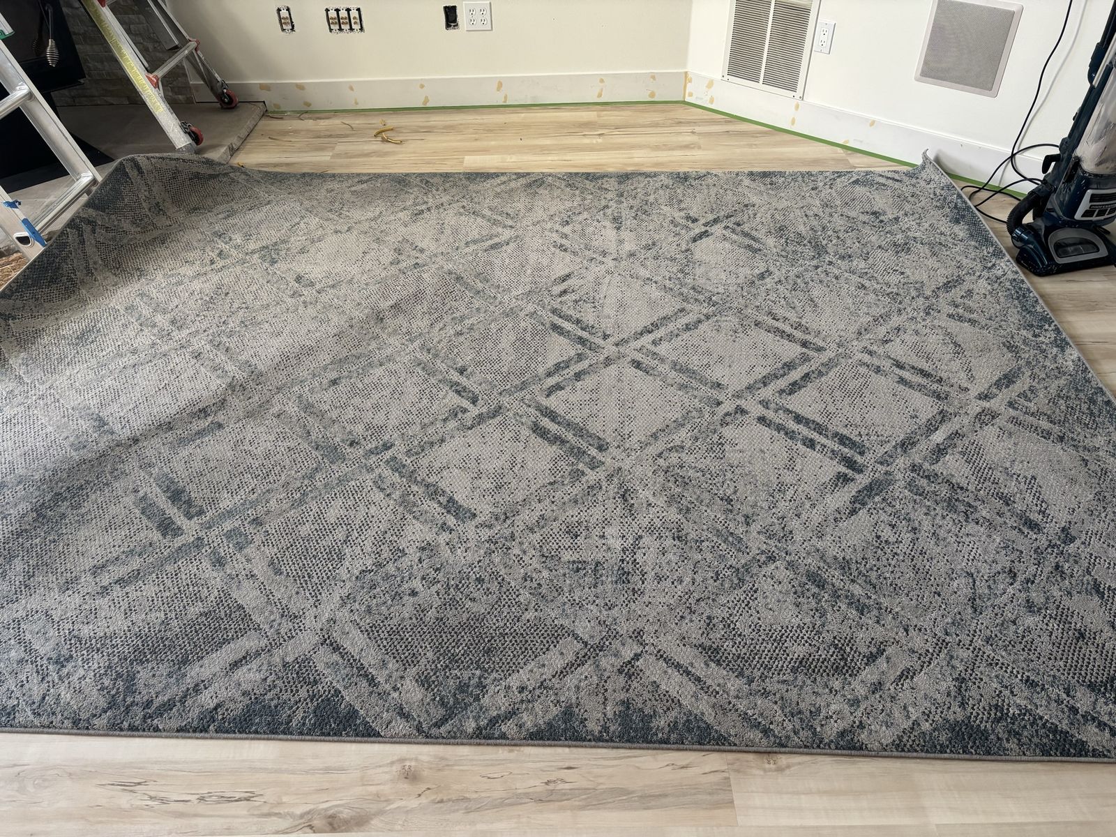 Beautiful 8 X 10’ Blue And Gray Rug