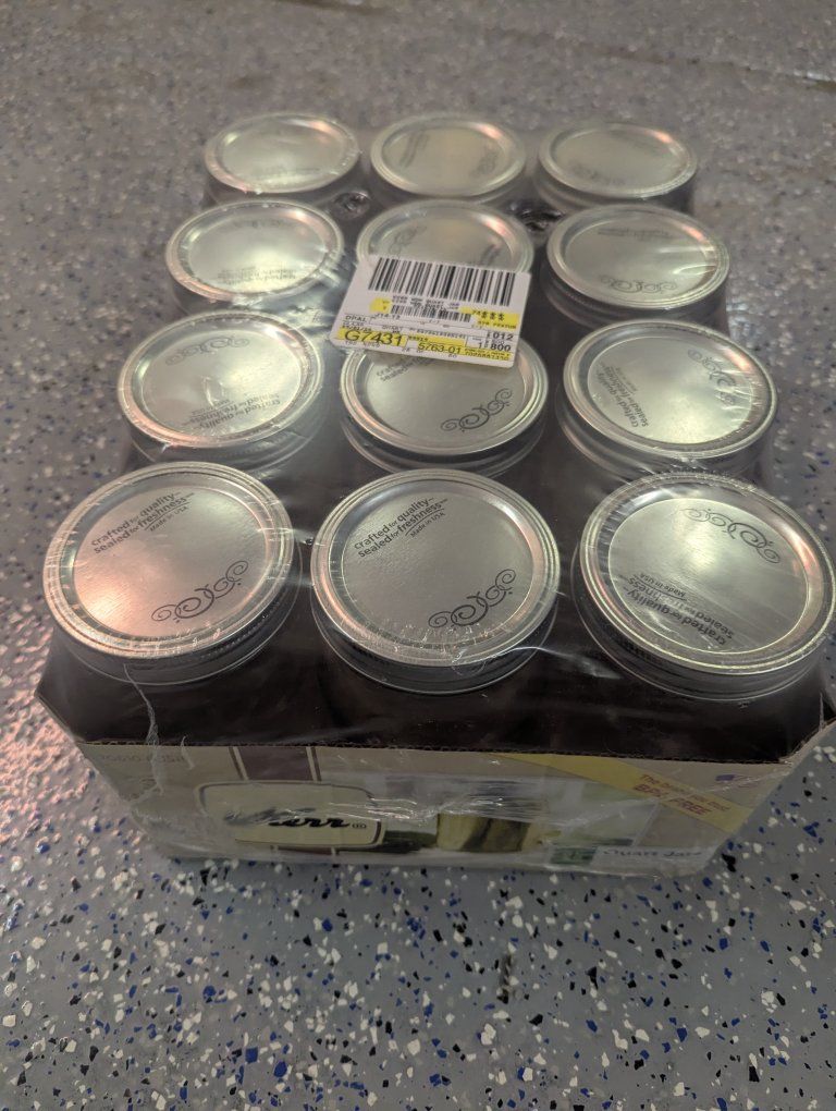 New Ball Regular Mouth Quart (32 oz) Canning Jars - 12 Pack (FreshPreserving.com)