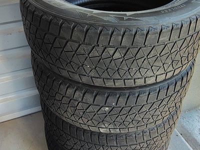 Bridgestone Blizzak DM-V2 235/60R18 107S Winter Tires (Set of 4) for SUV/Truck