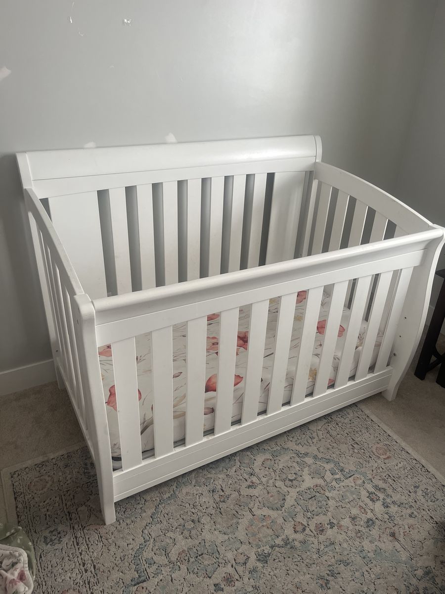 Baby Crib With Mattress And Sheets
