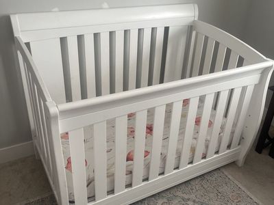 Baby Crib With Mattress And Sheets